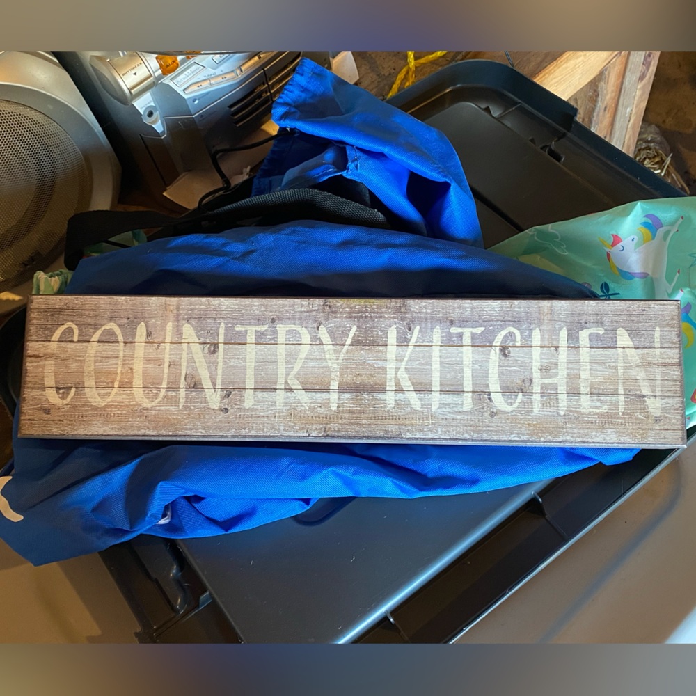 Country Kitchen wood block decor